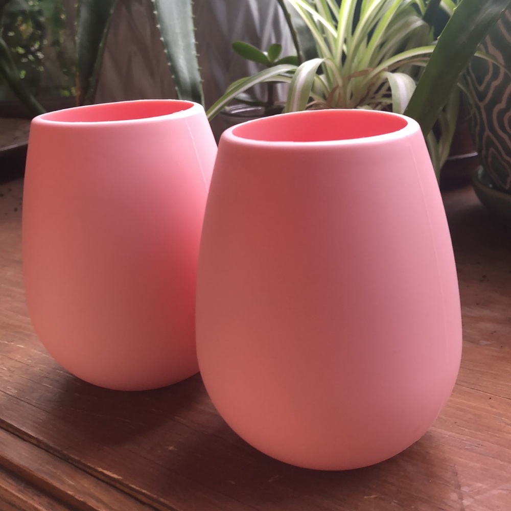 SOLD Odeme Set Of Two Baby Pink Silicone Wine Glasses - Picture 6 of 8